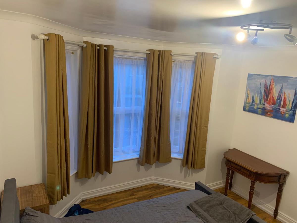 Fantastic Villa Bournemouth - Spa, Parking, Garden ภายนอก รูปภาพ