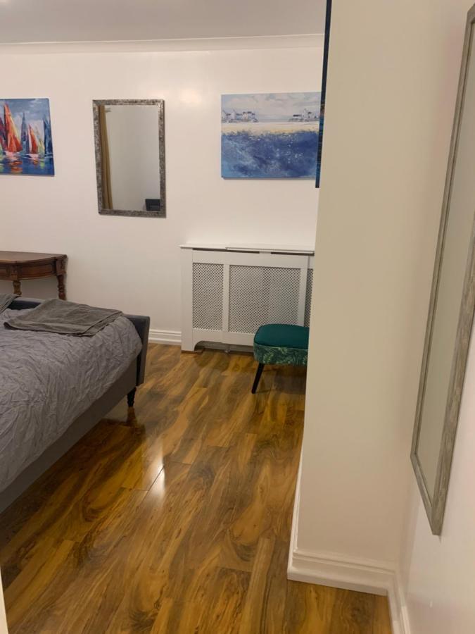 Fantastic Villa Bournemouth - Spa, Parking, Garden ภายนอก รูปภาพ