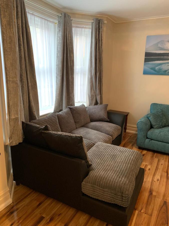 Fantastic Villa Bournemouth - Spa, Parking, Garden ภายนอก รูปภาพ