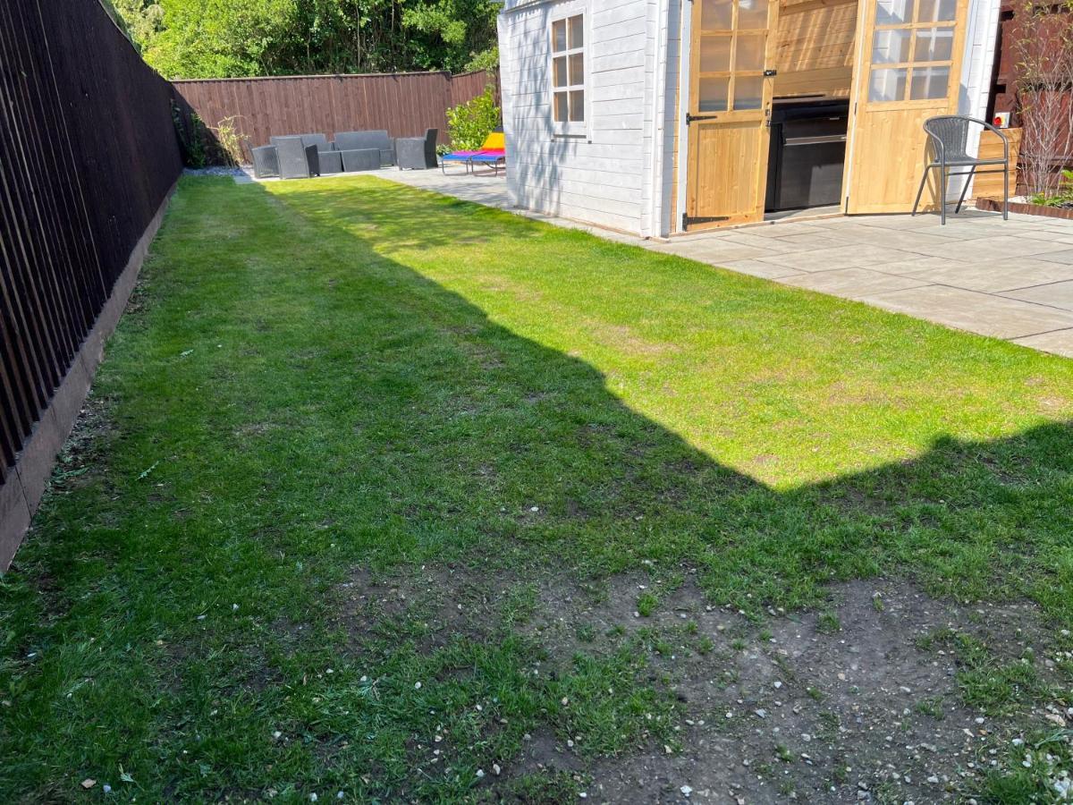 Fantastic Villa Bournemouth - Spa, Parking, Garden ภายนอก รูปภาพ
