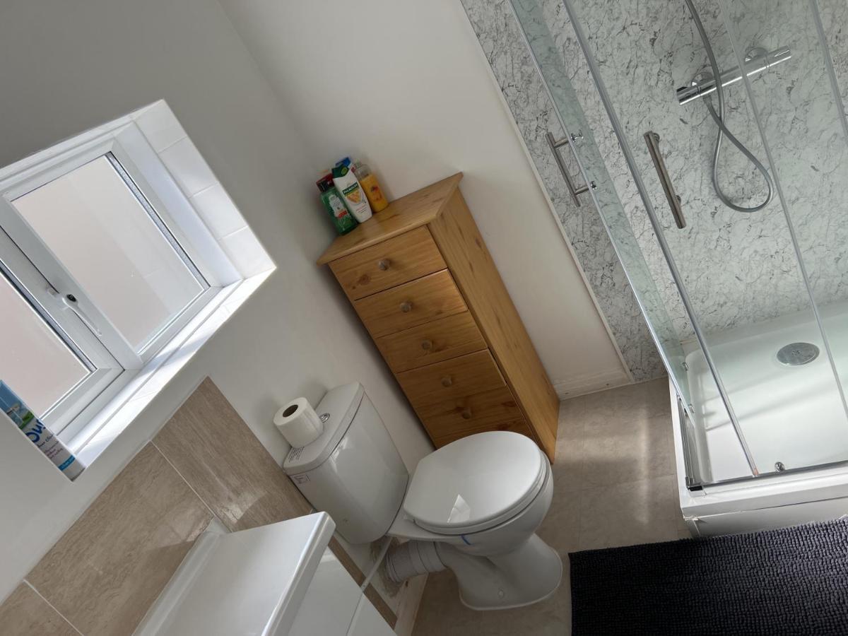Fantastic Villa Bournemouth - Spa, Parking, Garden ภายนอก รูปภาพ